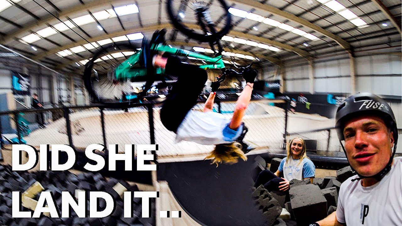 I TAUGHT  MY GIRLFRIEND HOW TO BACKFLIP HER MTB ** 3 ATTEMPTS.. 🤯🤯 **