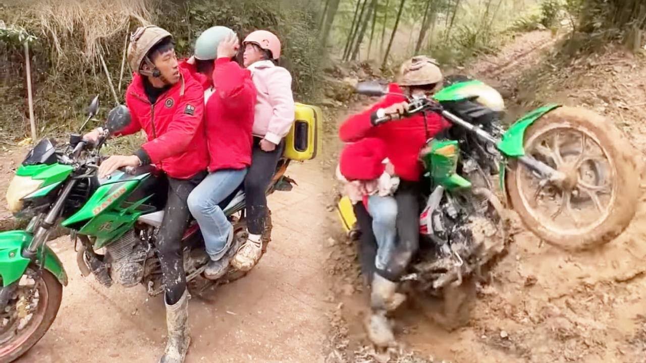 The Motorcycle Driver Drove Too Hard And Threw Both The Driver And The Goods Into The Mud！#funny