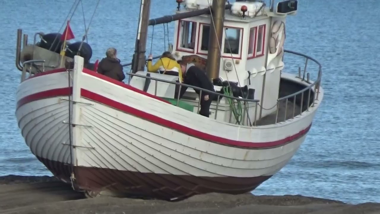 Slettestrand  Kutter hales ud