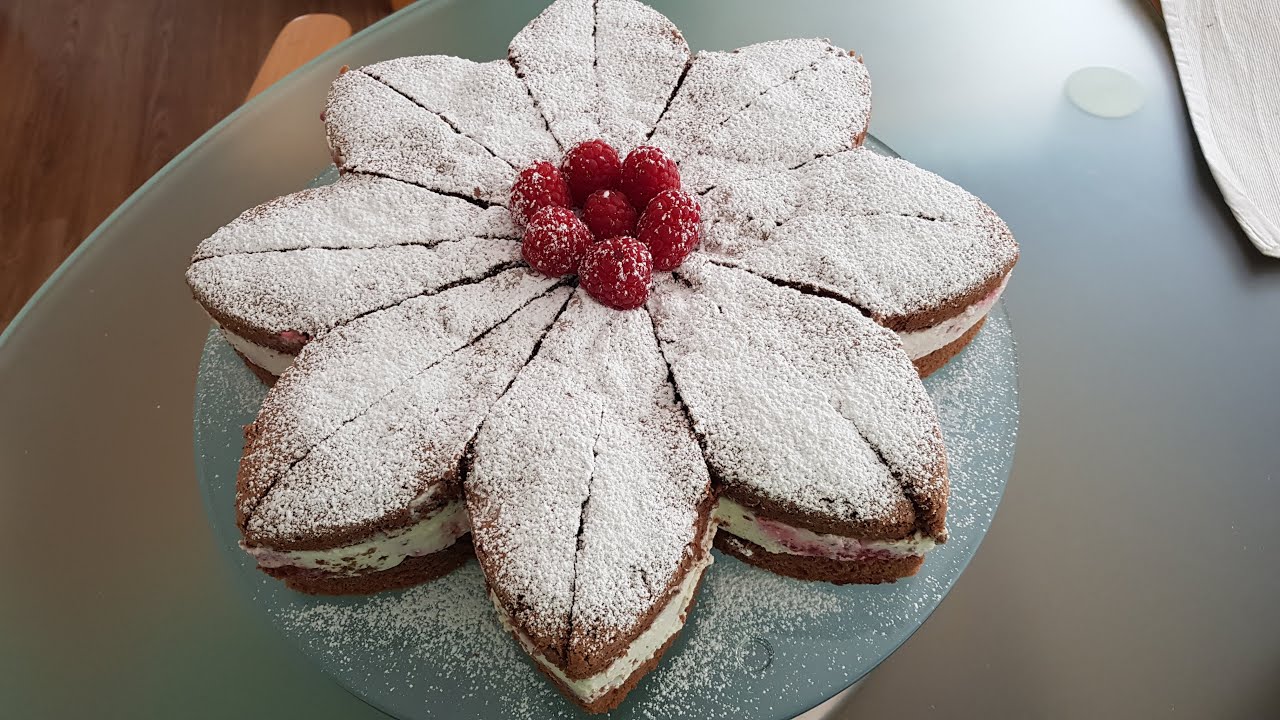 Himbeer-Torte mit Snow Creme in der GAZANIA von  (VEMMiNA)