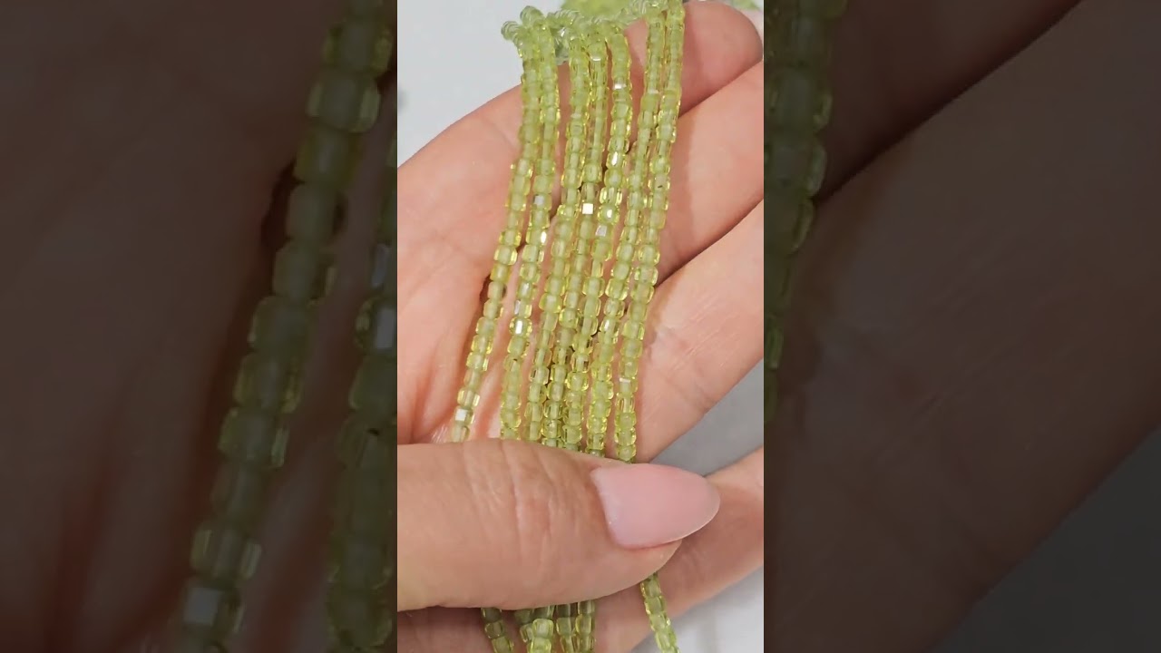 13.05.25 Ювелирная выставка в Москве в Тимирязев центре. Бусы, браслеты и серебряные украшения.