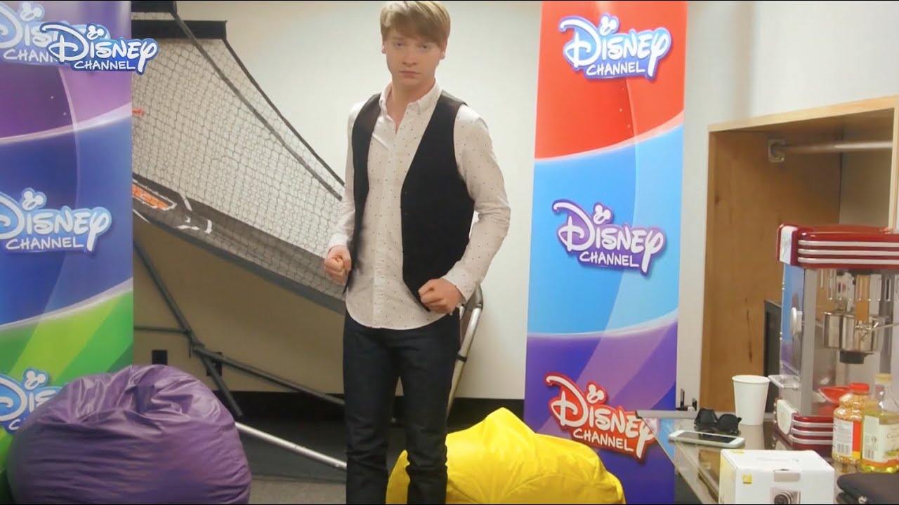 Radio Disney Music Awards 2015 - Calum Worthy 9 Second Dance! - Official Disney Channel UK HD