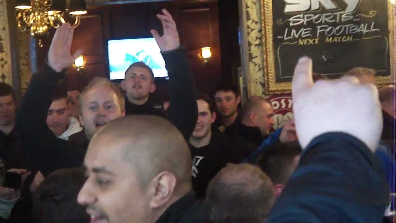 United fans taunt chelsea fans in pub