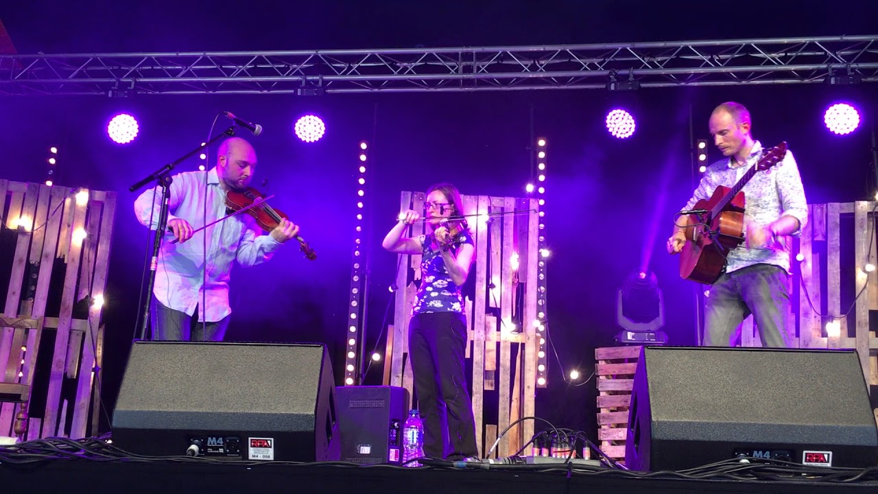 Alma at Towersey Festival