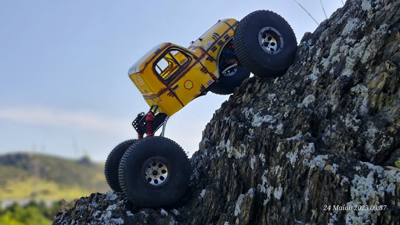 Custom LCG with Wraith axles. Killing the rocks!
