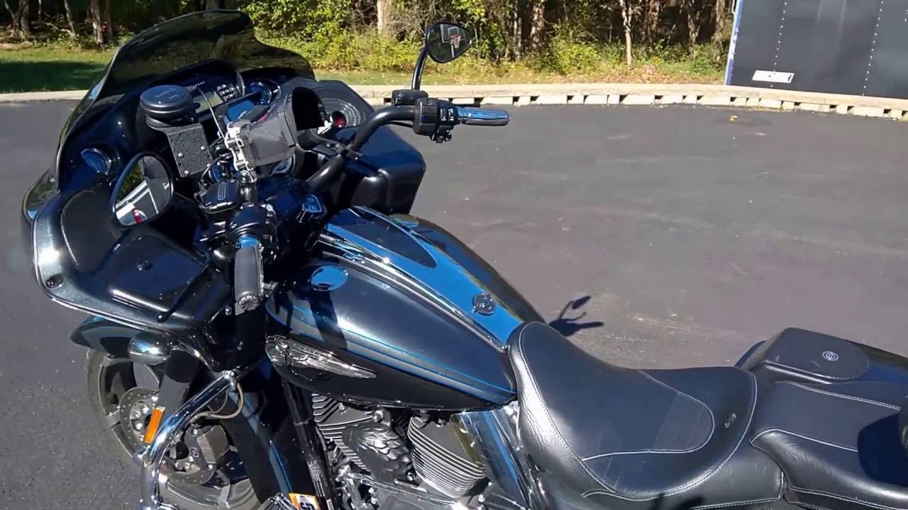2013 Harley-Davidson® FLTRXSE2-ANV CVO™ Road Glide® 110th Anniversary Edition
