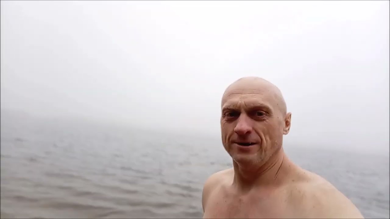 02.12.2025. Зима началась без снега и мороза. Купаюсь на косе и греюсь у костра.
