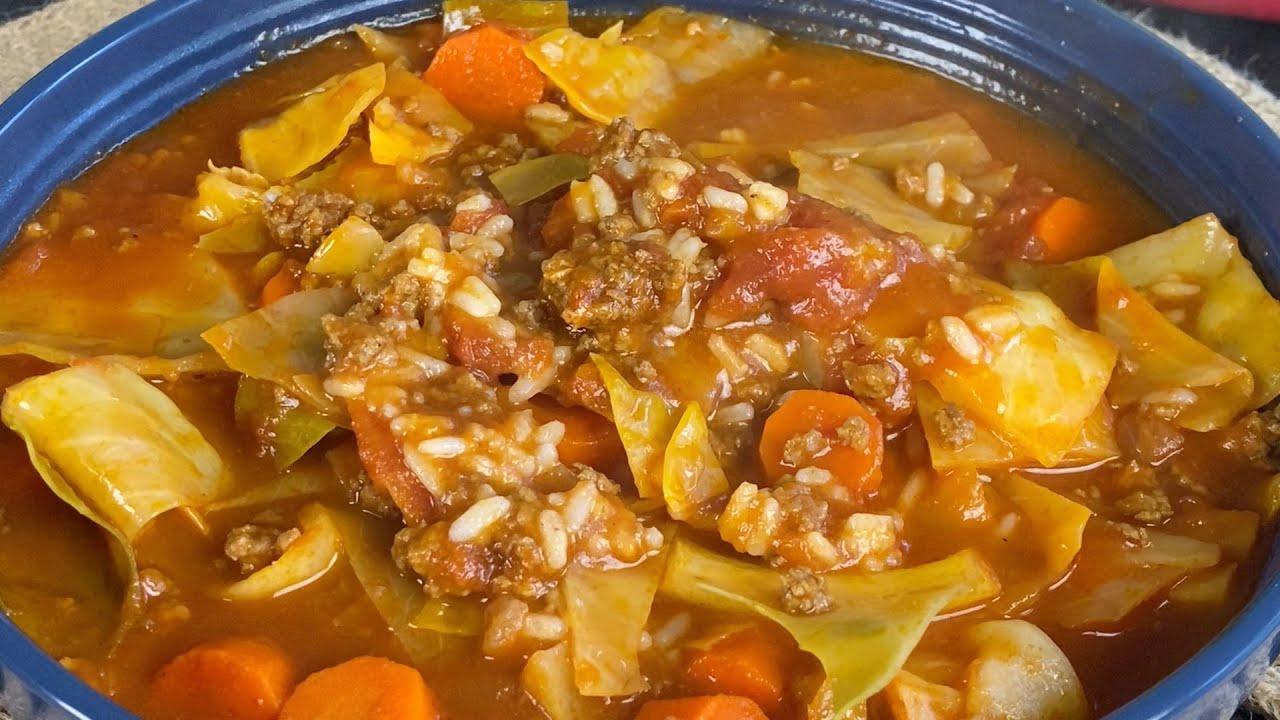 Cabbage Soup That Is A Little Spicy, Also Delicious And Healthy!