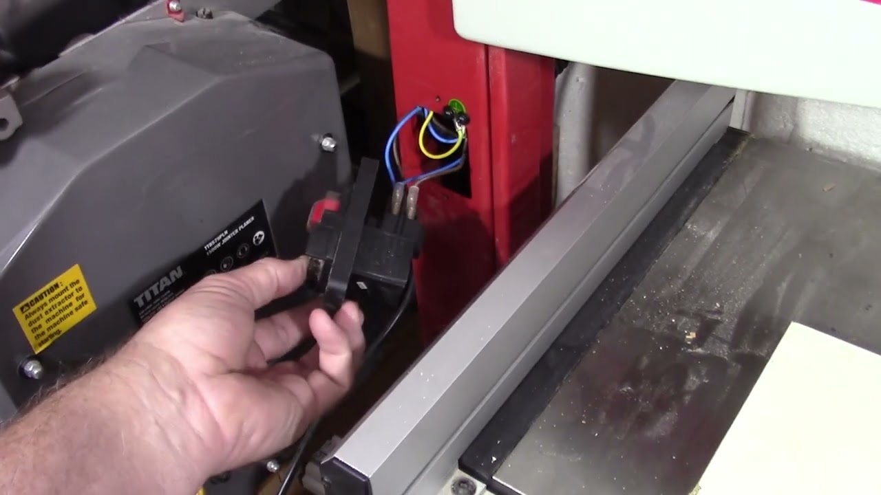 Scrapwood Andy - Circle Cutting Jig... plus Saw stops working!