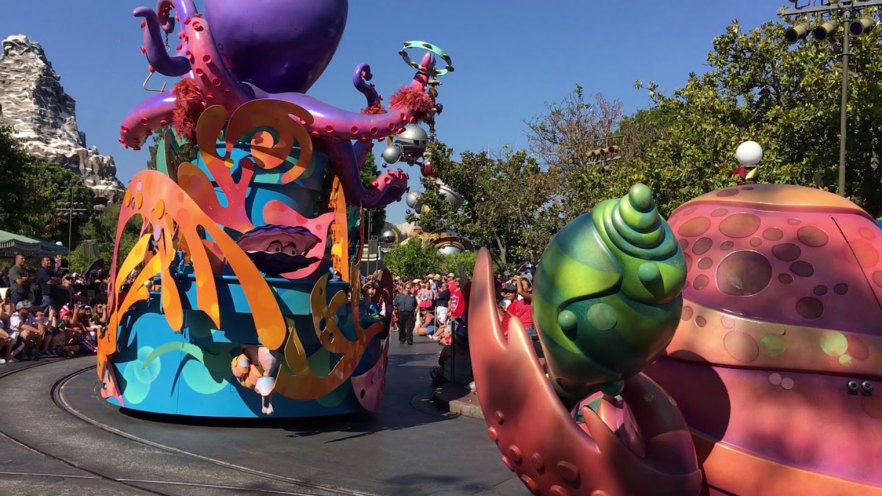 Full video of Mickey's Soundsational Parade, Disneyland, California