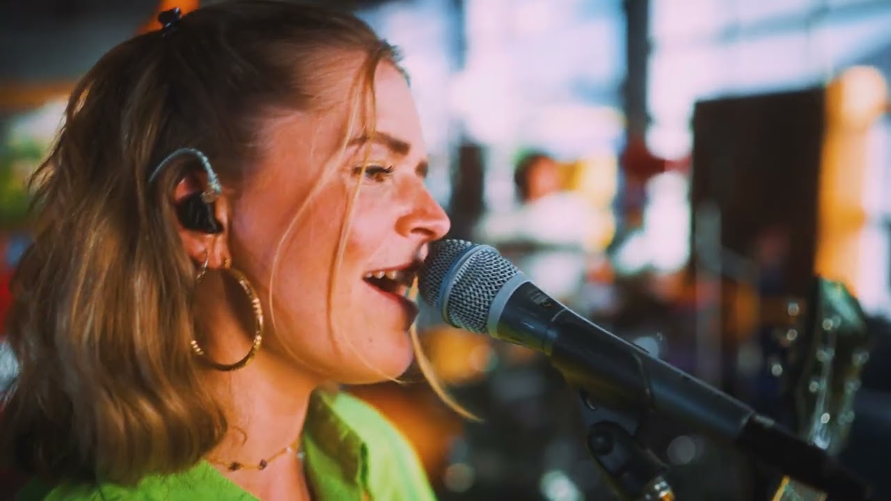 CARMIE - CIGARETTES & SHOTS LIVESESSION
