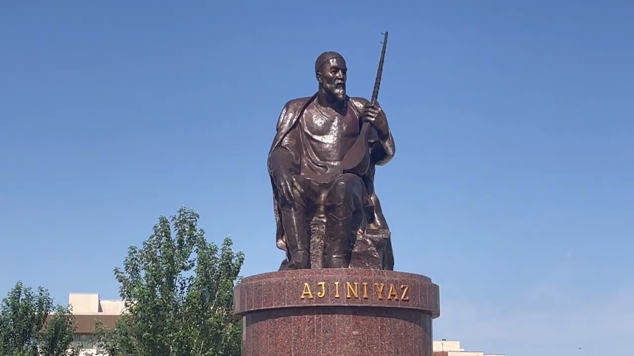 Нукус. Бывшая городская больница,универсам.