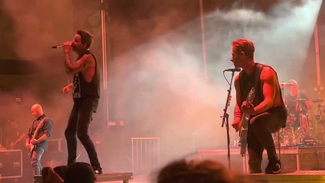 @Simple Plan - All-Star/Sk8er Boi/Mr. Brightside Medley