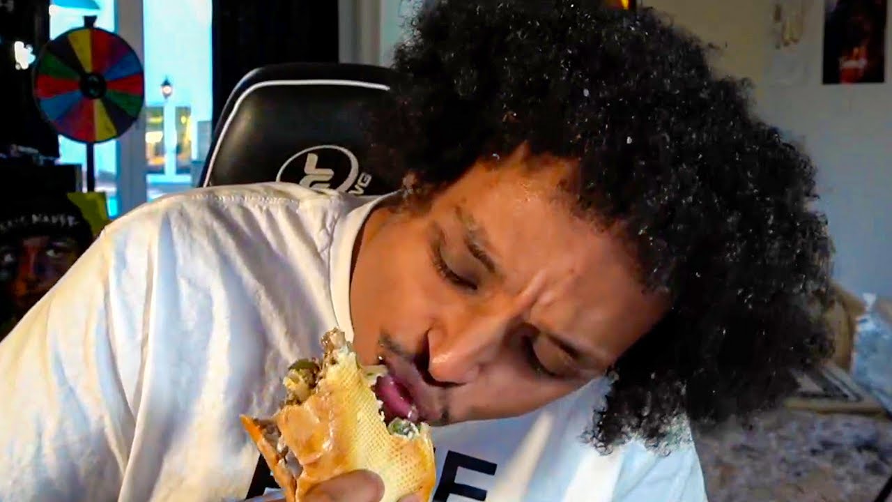 the philly cheesesteak stood no chance 💔