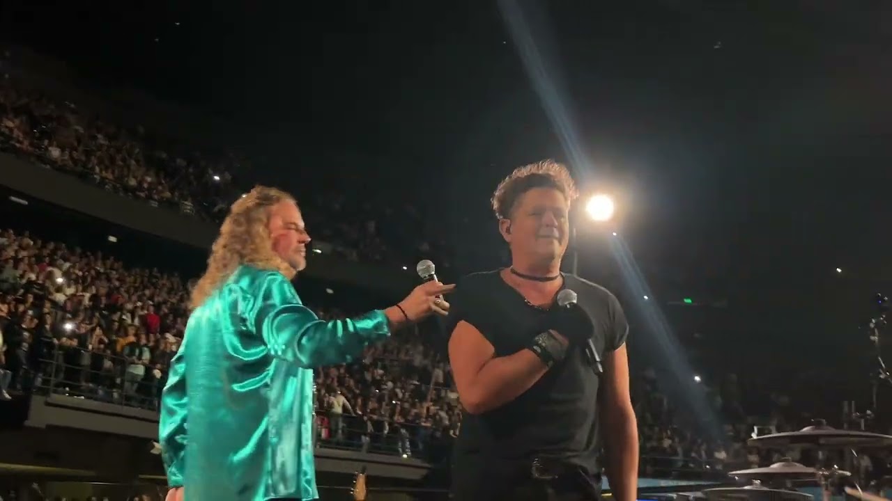 MANÁ EN BOGOTÁ junto a Carlos Vives - Felipe Carrillo | @OficialMana @carlosvives #nomedoyporvencido