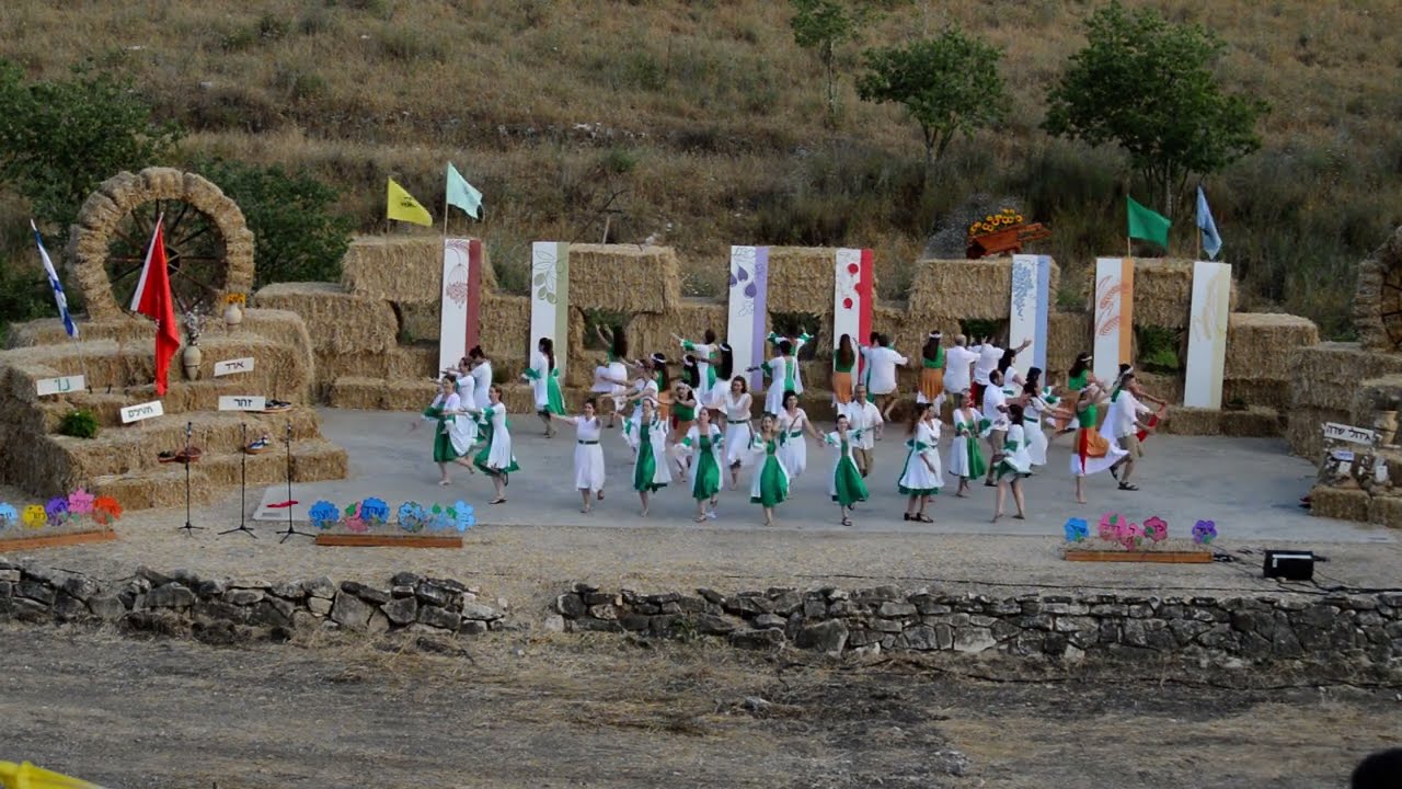 שבועות ריקוד המוני קיבוץ דליה 2023