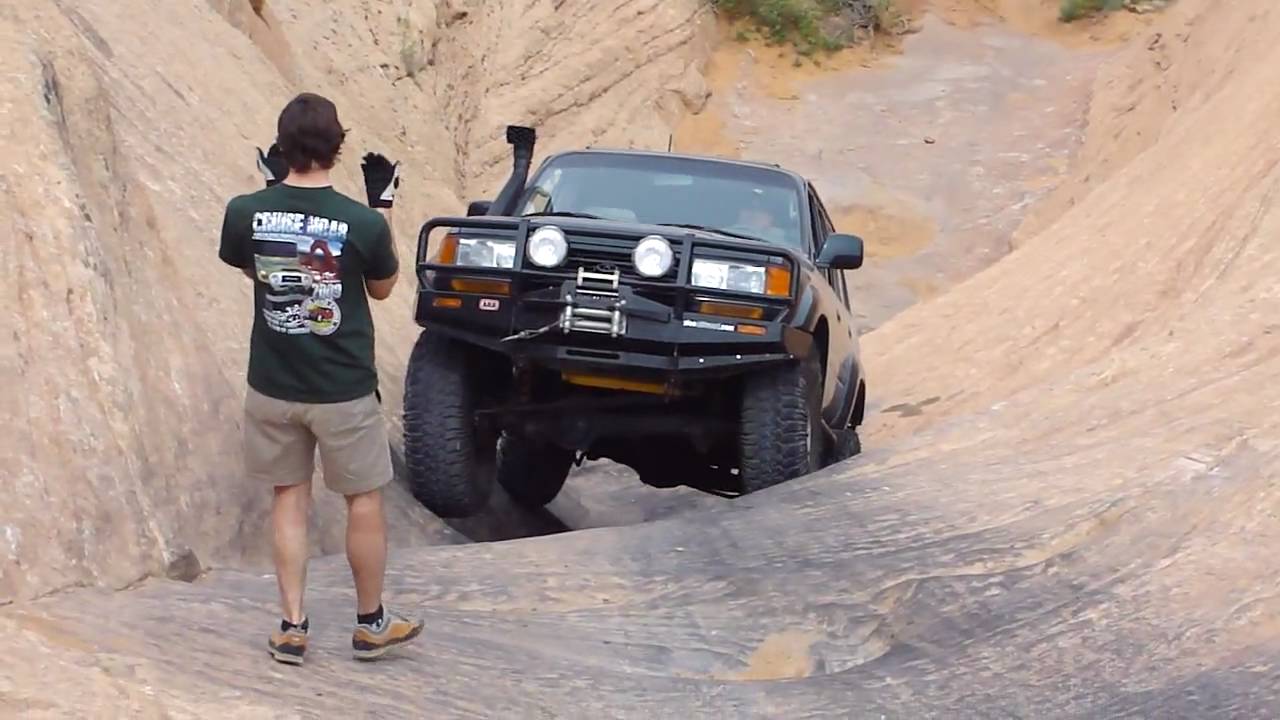 FZJ80 climbs Hellsgate at CM09