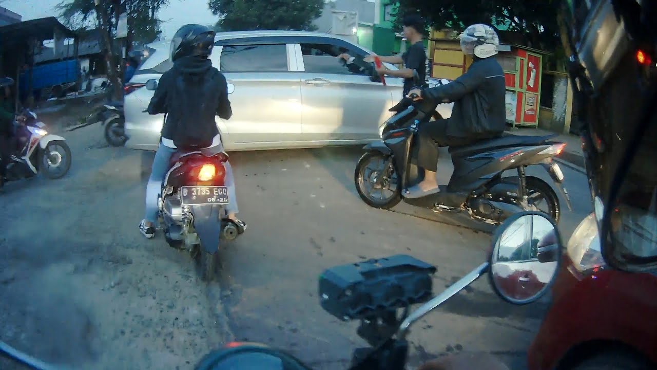 Motoran disore hari udah mulai macet guys #villagelife #vlog #vlogdesa 