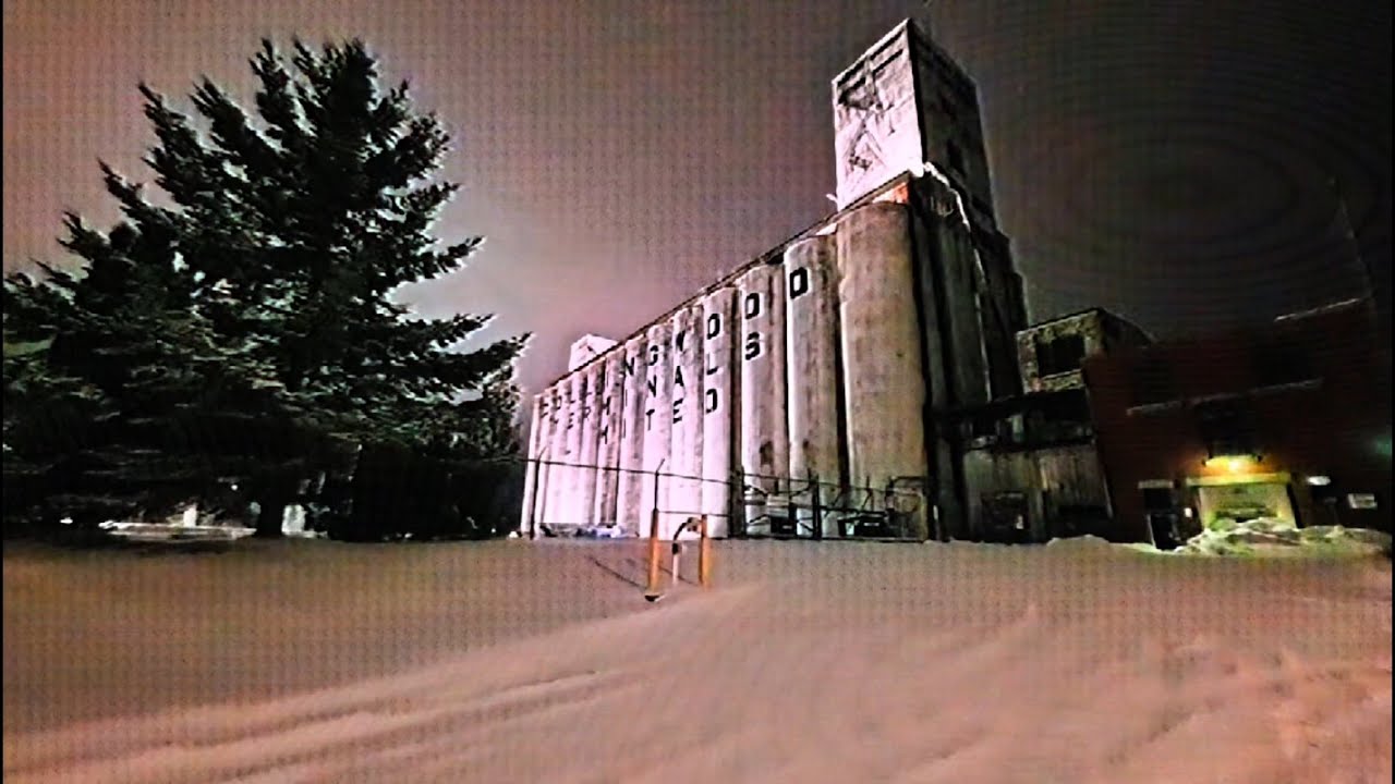 Abandoned Factory at 2:00 AM 