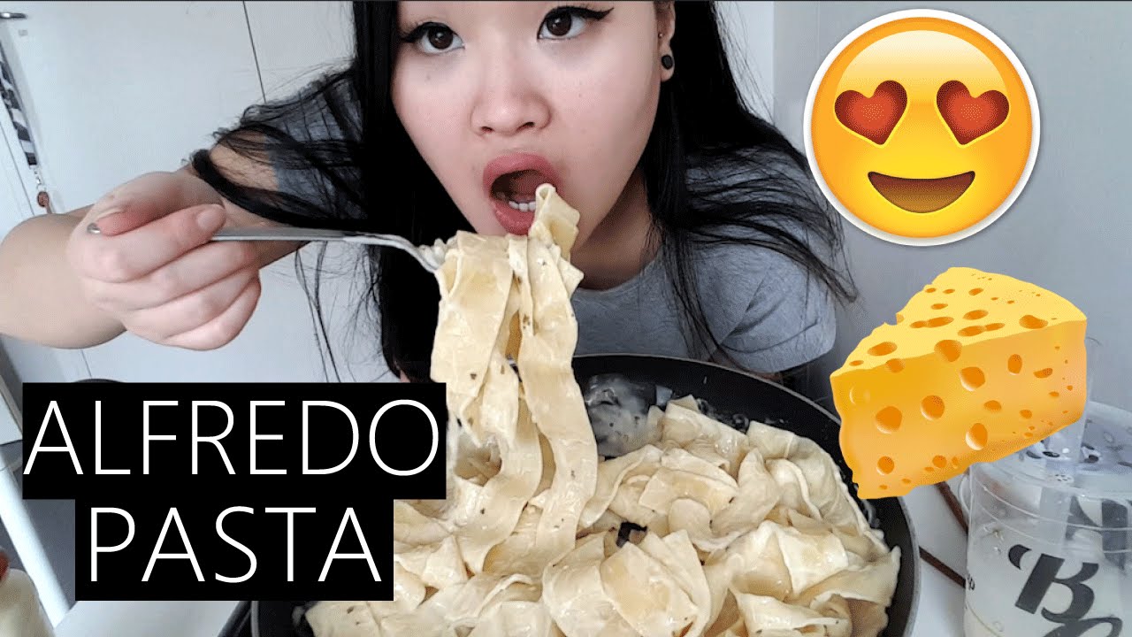 Alfredo Fettuccine Pasta | Mukbang English