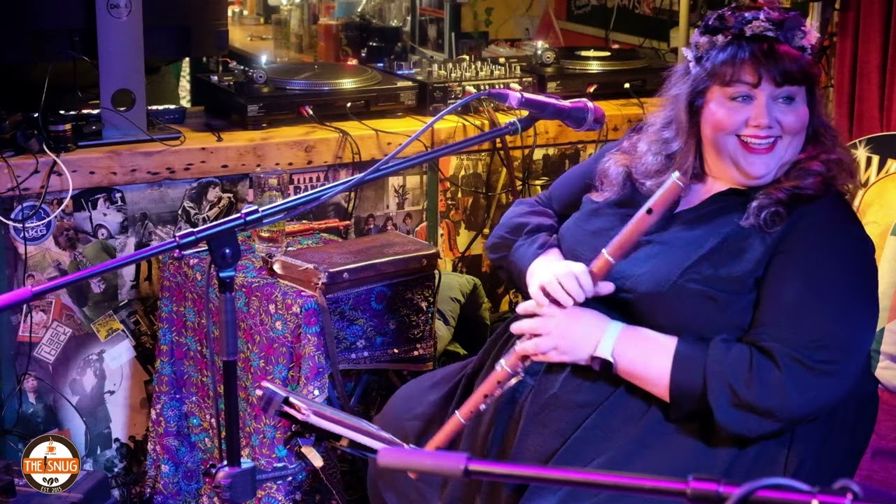 Snug Live Sessions - Rioghnach Connolly