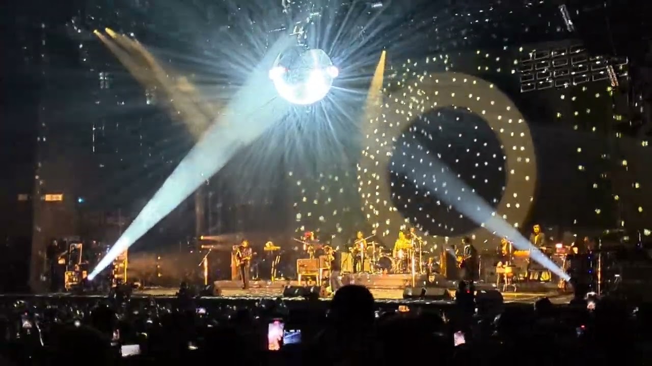 Arctic Monkeys - 505 (Live in Toronto)