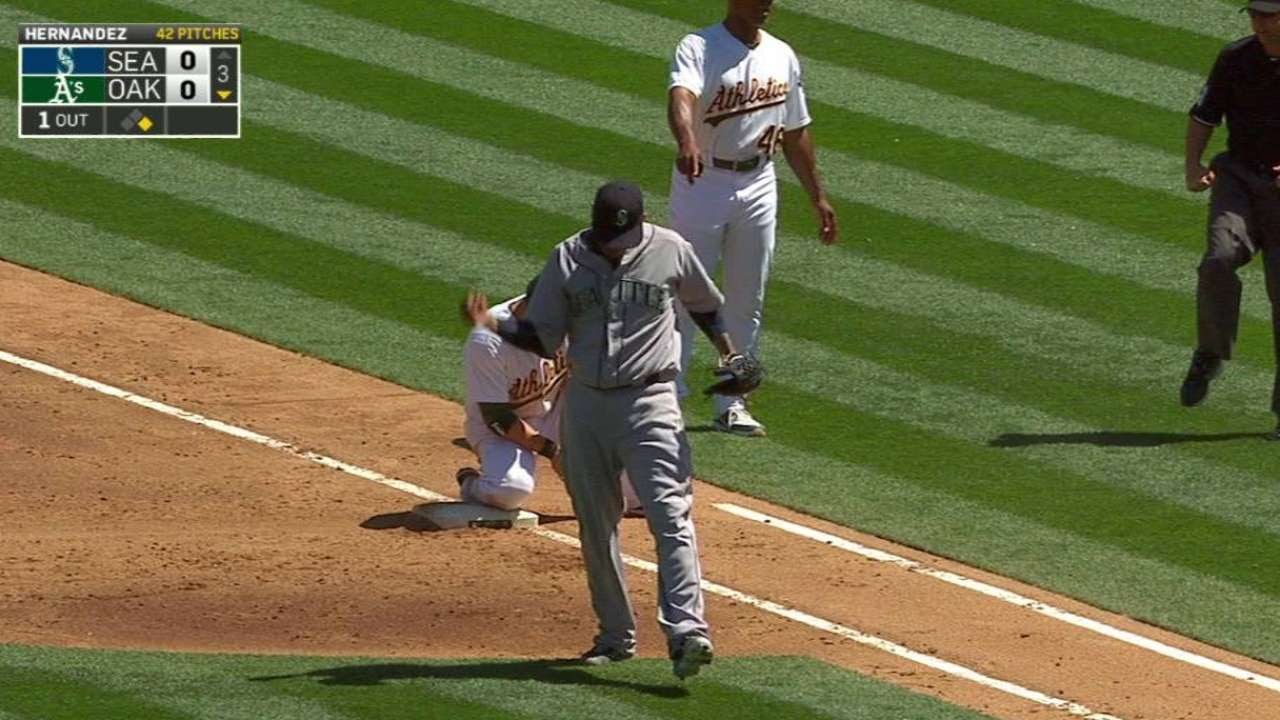 SEA@OAK: Zunino doubles off Fuld at first base