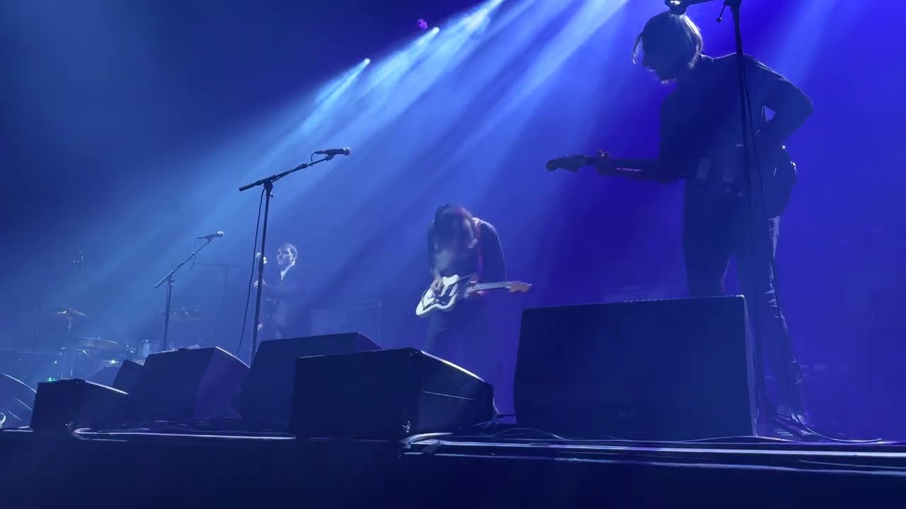 Les "Sink Deeper" groupe Clermontois, première partie des The Stranglers, du très bon son.
