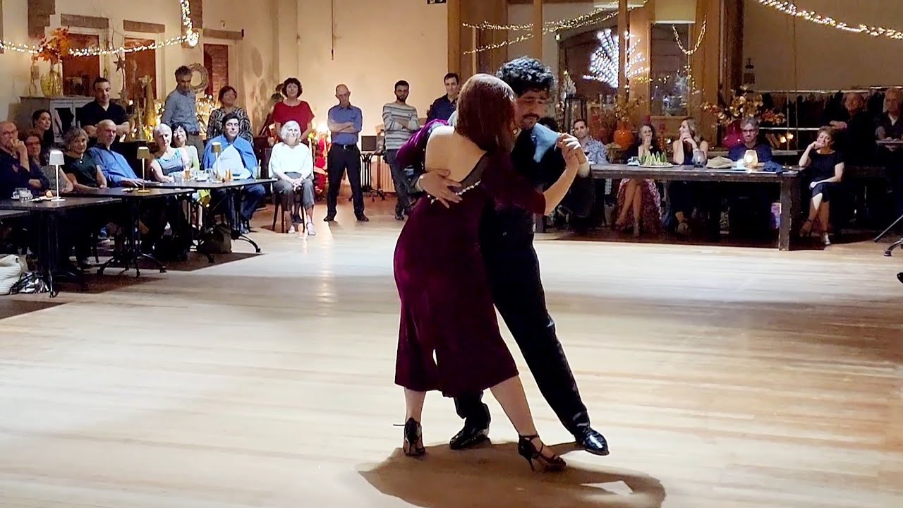 Милонга 900 Алехандро Берон и Келли Леттьери танцуют Канаро в La Capilla Blanca в Билтховене