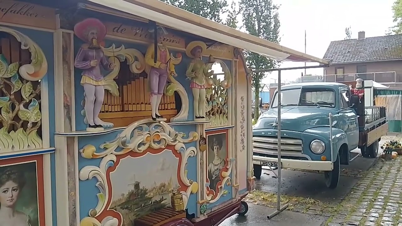 Wim Hoefakker Sr. met zijn Draaiorgel 'De Wimmie's' in het Dorp Vreeswijk Erfgoedmarkt 2024