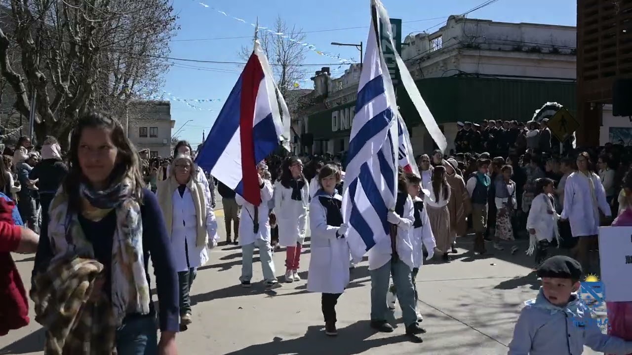 Desfile Cívico - 25 de agosto 2025