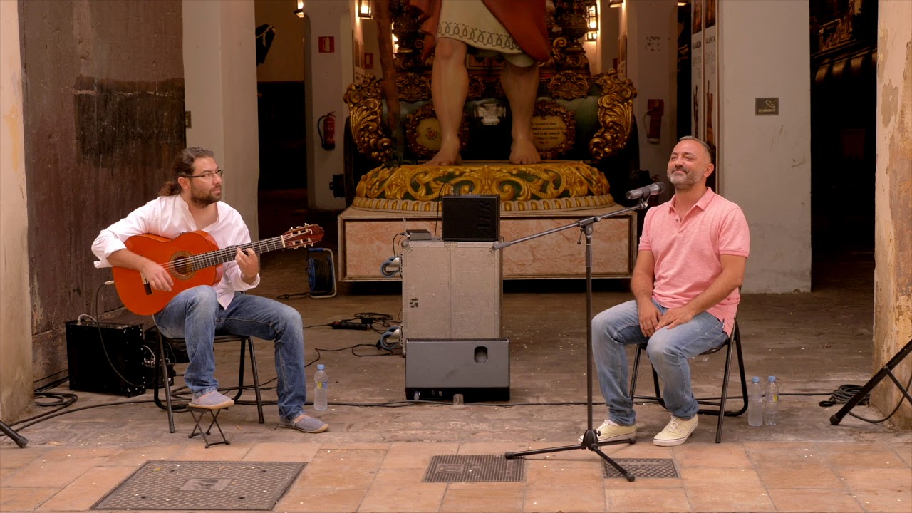 Rafel Arnal canta 