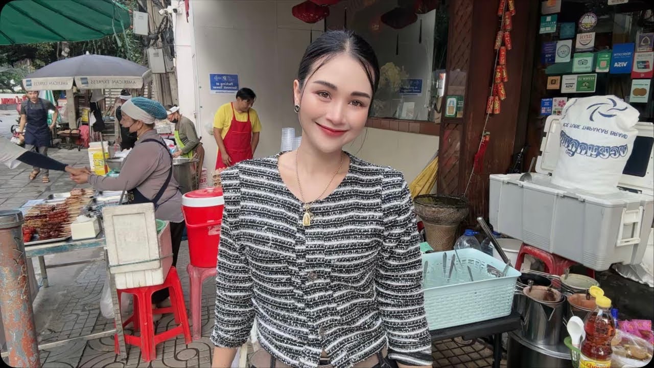 LIVE Street Café - Welcome Family 🤗 Ploysai Coffee Lady in Bangkok Thailand - Thai Street Food