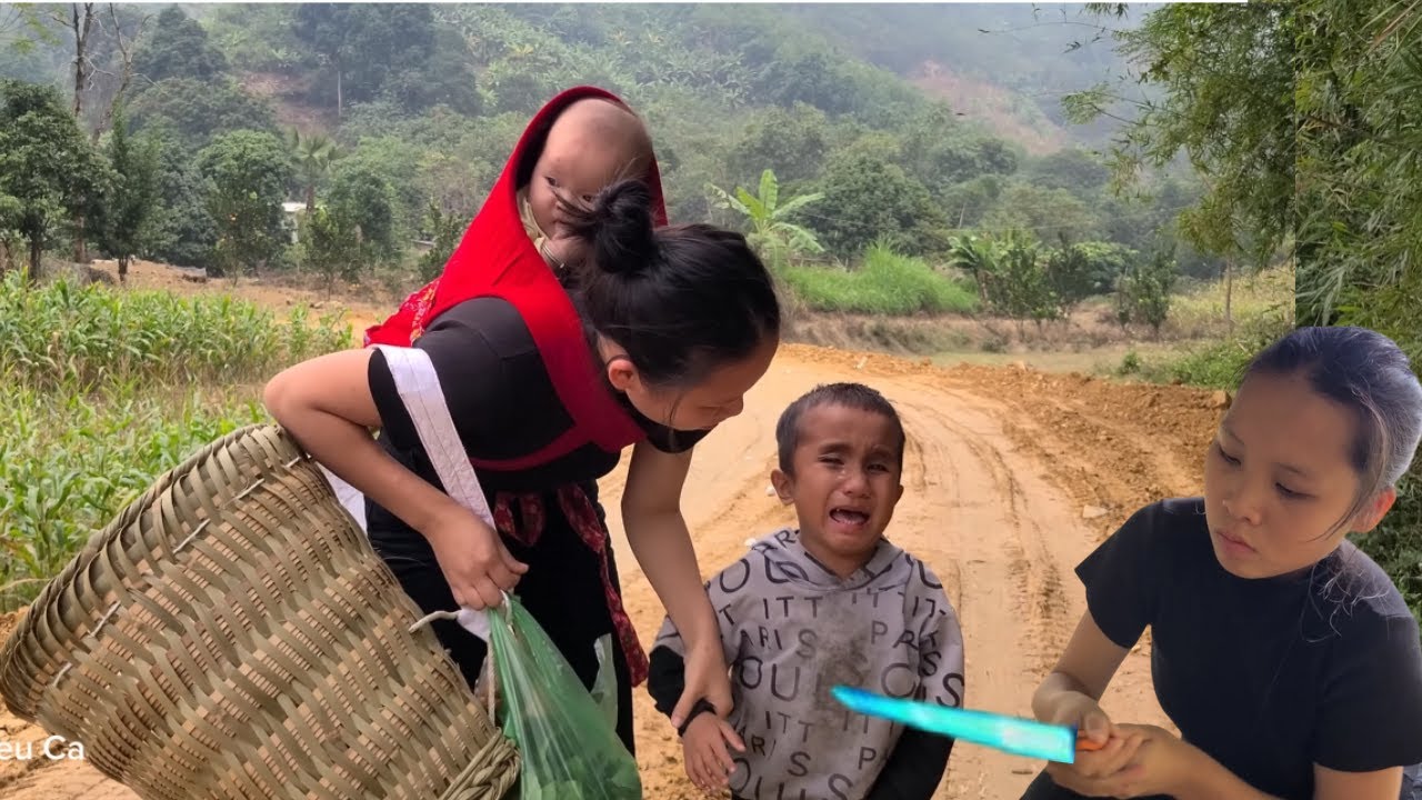 Starving but Smiling Single Mom Carries Baby to Achieve the Impossible! | Ly Tieu Ca