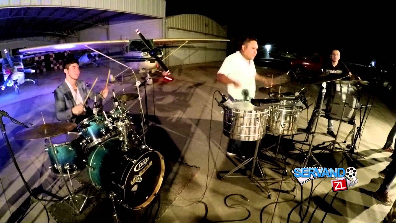 La Ventaja Ft. Banda Renovacion - El 3 Decadas (En Vivo 2015)