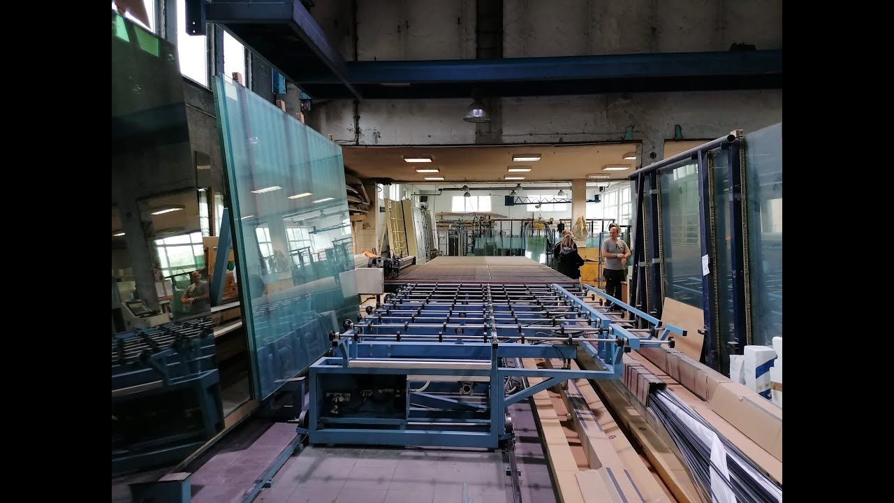 Half jumbo size automatic glass cutting line