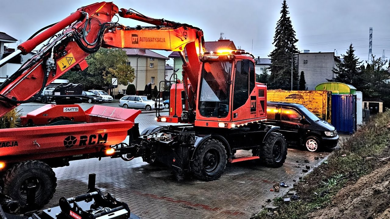Работы по укладке дорожного покрытия | Volvo EWR170E с головкой Oilquick и прицепом PK1 RCM
