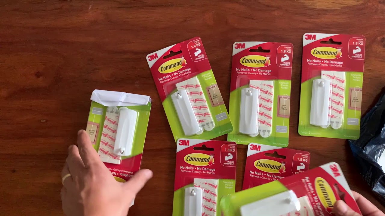 Unwrapping of 3M Command Sawtooth Picture Hanger from 3M Official Store