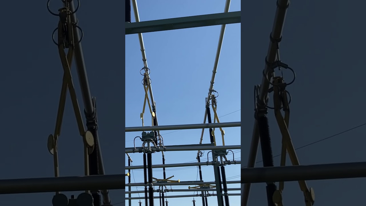 Lichtbogen am 380 kV Sammelschienentrennschalter im Umspannwerk #energiewende