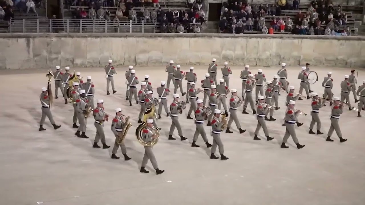 la musique de la Légion dans les Arènes de Nîmes