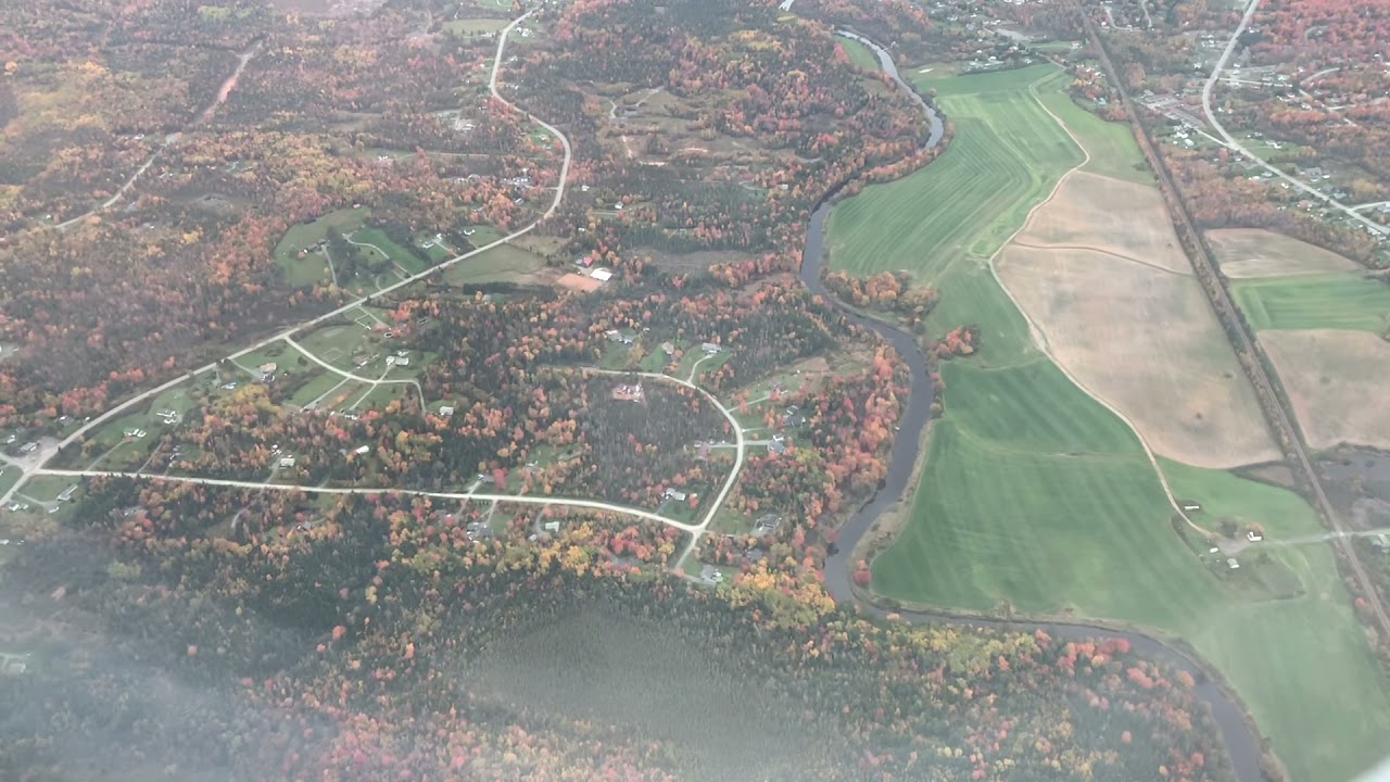 Descent and landing at Halifax Stanfield Airport (YHZ) - amazing fall colours! 🍁