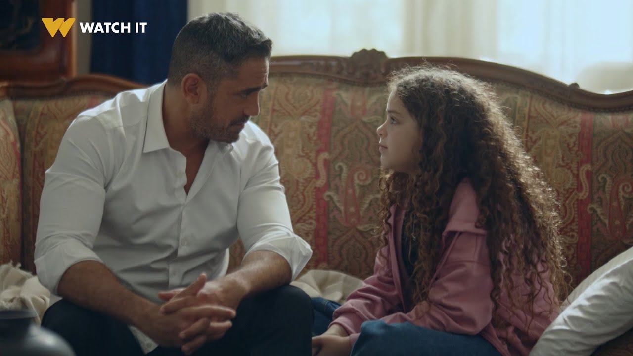 العائدون | عمر بيحكي لبنته حكاية الصورة الوحيدة في البيت 🥺