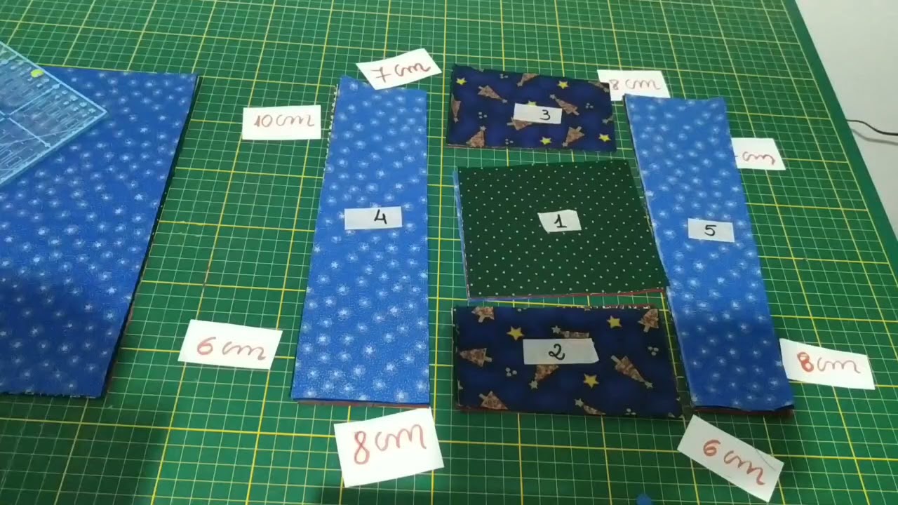 Patchwork - Porta travesseiro na técnica empilha e corta reto, com tecidos de Natal.Parte01