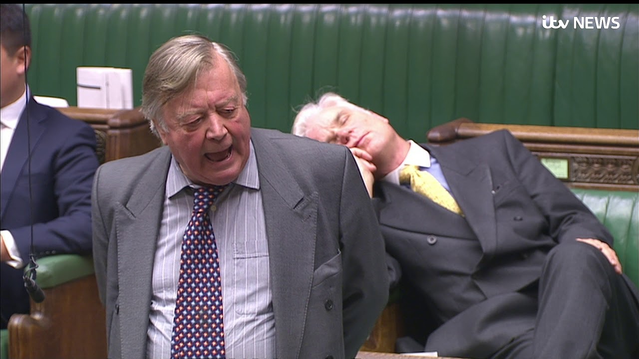 MP Desmond Swayne falls asleep in Commons during Brexit debate | ITV News