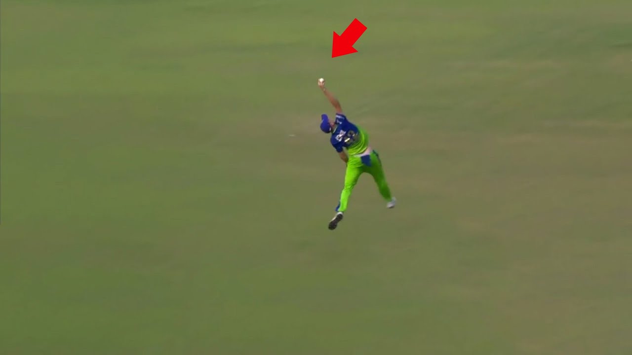 20 Shocking One Handed Catches In Cricket Ever 🦅