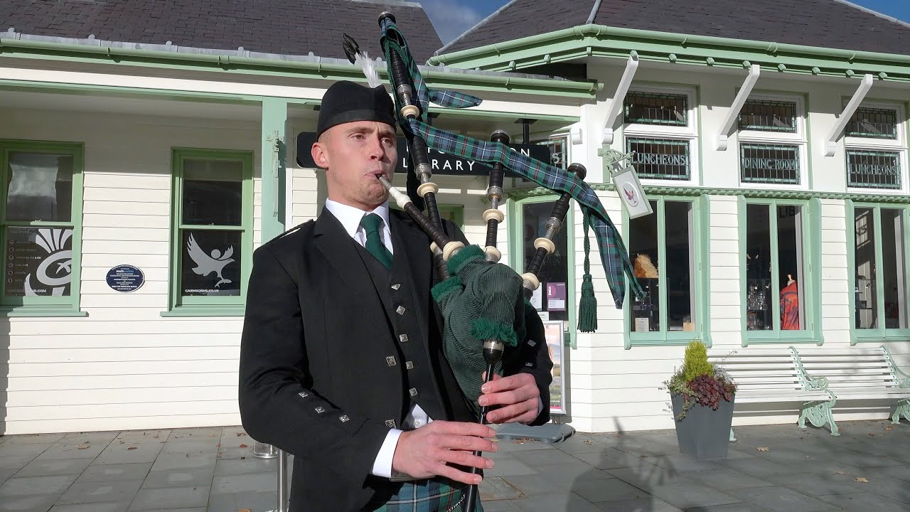I See Mull played by Piper James Cooper outside Ballater Railway Station in Deeside, Scotland 2022
