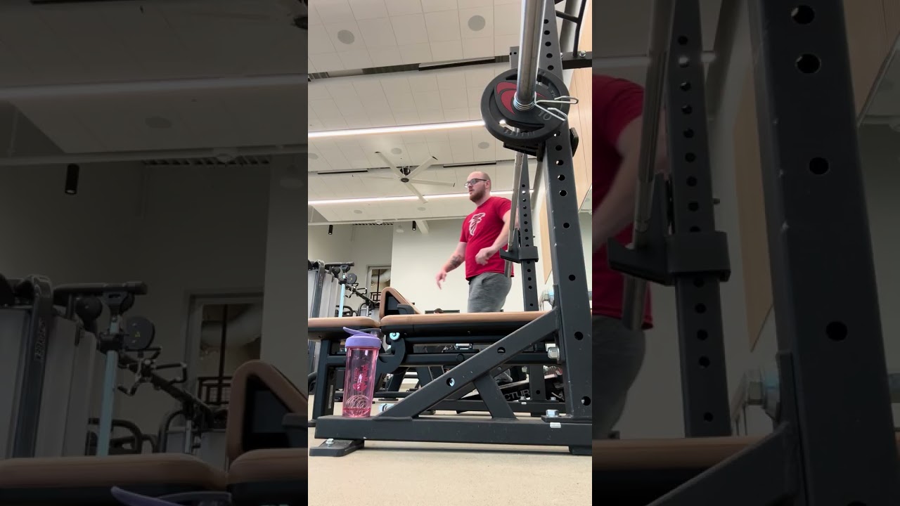 Chest workout bench press #hustleandmotivate #nevergiveup #youvsyou #trustingod #gym 