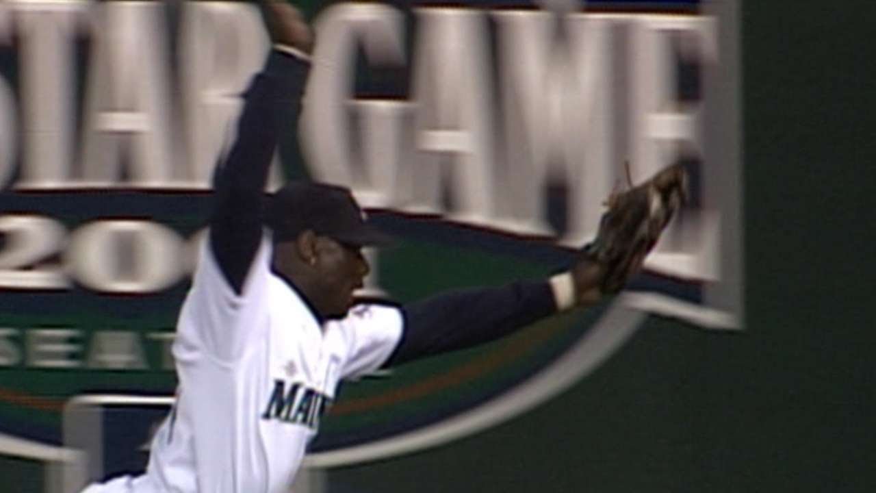 Mike Cameron robs Carlos Lee with stupendous catch