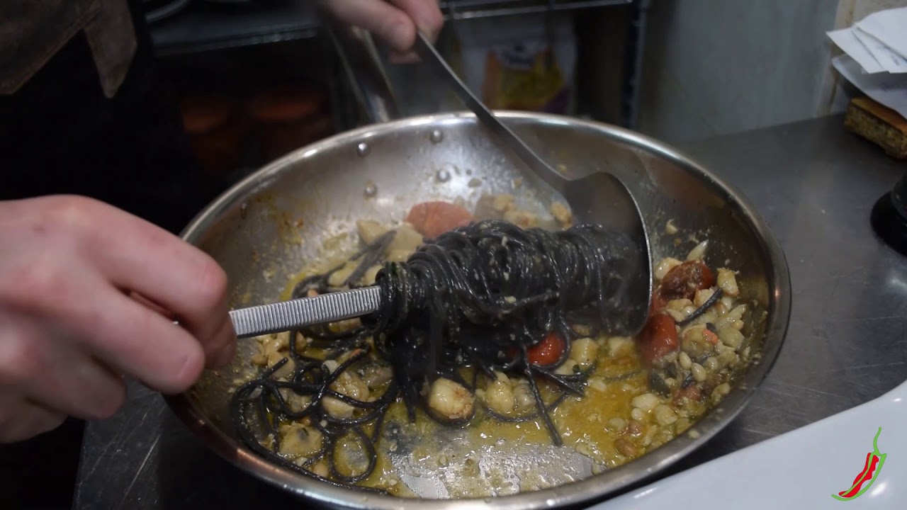 Spaghettis à l'encre de seiche - Osteria da Luigi