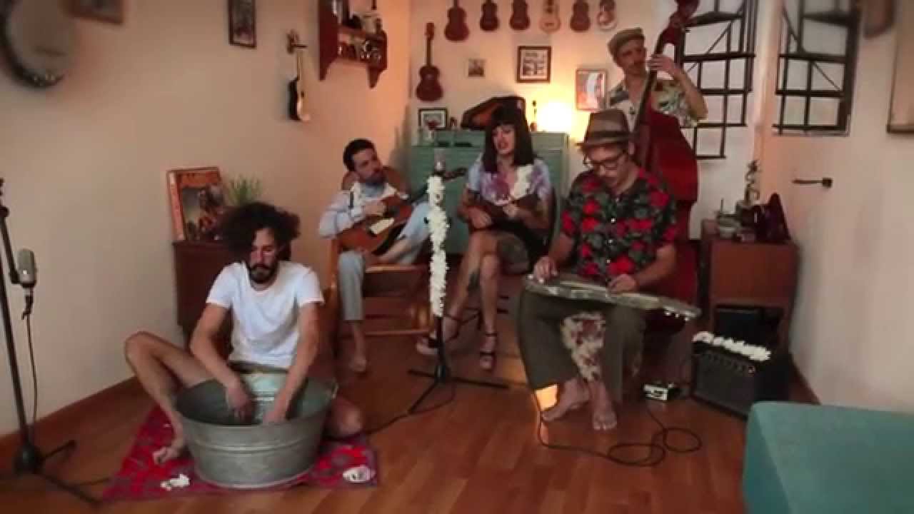 LOS HERMANOS presentan "LA FAMILIA DE UKELELES" Cap I